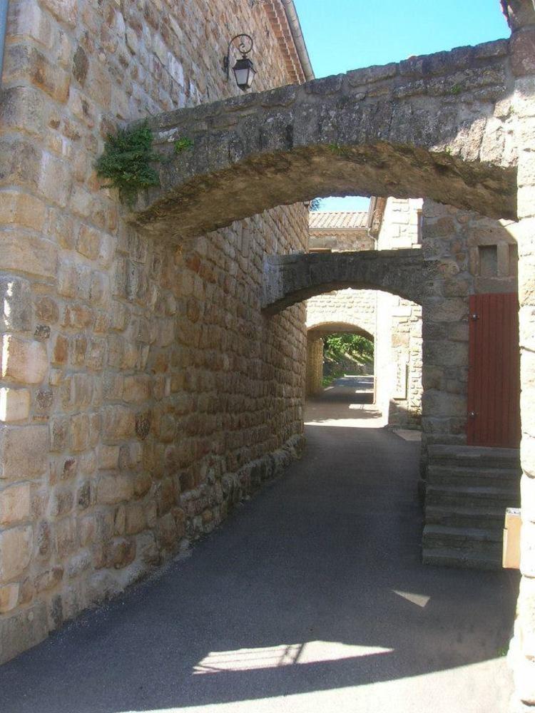 Hotel Aux Vieux Arceaux Mercuer Exterior foto